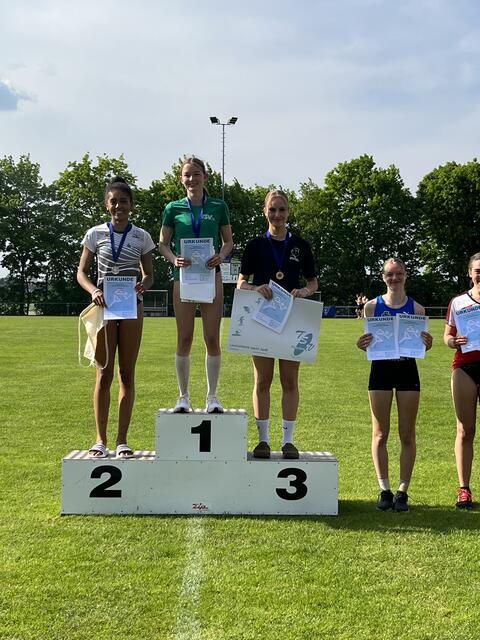 Ella Obeta auf Platz 2 und Lily Heber als Drittplatzierte. | Foto: Privat