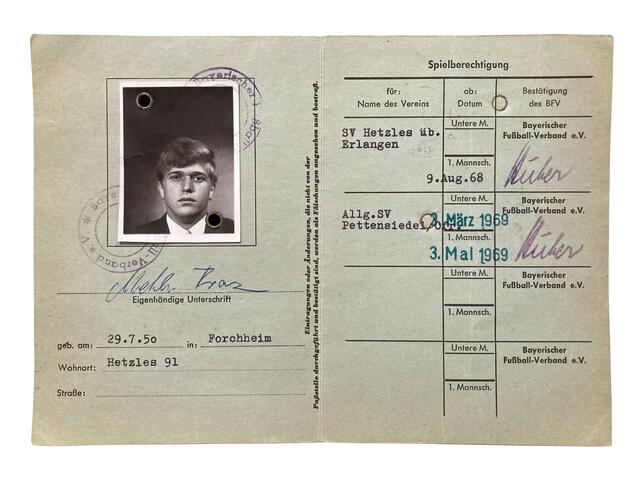 Franz Mehler wechselte 1969 zum ASV Pettensiedel 
und pflegt heute die beiden Plätze sowie den Sporthallenboden.