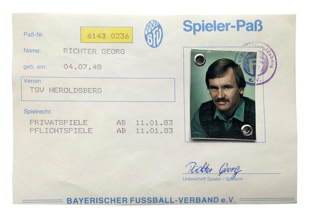 In den Archiven des Tuspo Heroldsberg 
schlummerten die Pässe von Paul Merkel und Georg Richter (oben), die nach wie vor im Vereinsheim verkehren.