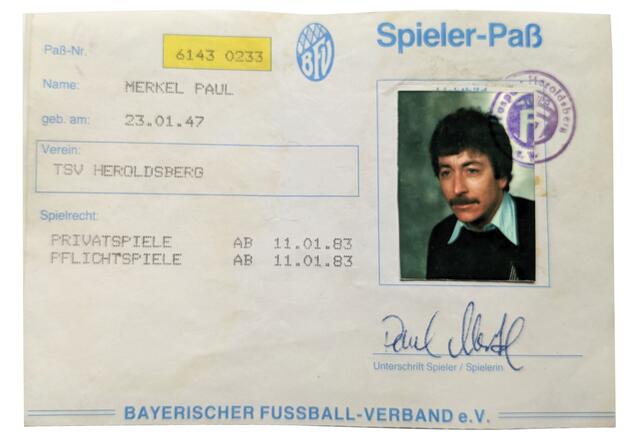 In den Archiven des Tuspo Heroldsberg 
schlummerten die Pässe von Paul Merkel (oben) und Georg Richter, die nach wie vor im Vereinsheim verkehren.