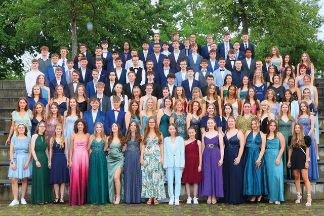 Vor der Feier machte es „Klick”: Die Schülerinnen und Schüler beim obligatorischen Abschluss-Foto. | Foto: Privat