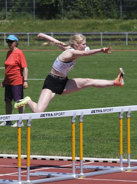 Sarah Heid beim 100 Meter Hürden Lauf | Foto: Mahr