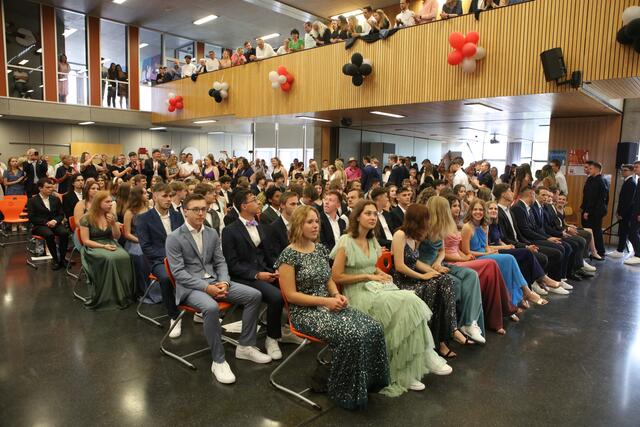 Die Aula des Eckentaler Gymnasiums wurde festlich geschmückt. | Foto: Andreas Unbehaun