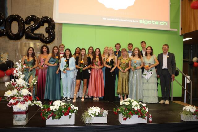 Eine Rose gab es für Jede und Jeden, der das Abitur mit einem Notenschnitt von 1,4 oder besser bestanden hatte. | Foto: Andreas Unbehaun