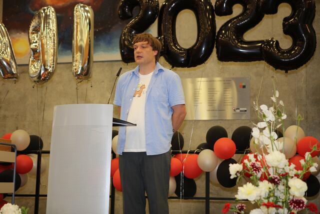 Bernd Weber bedankte sich bei allen Schülerinnen und Schülern des Abschlussjahrgangs, die über ihre schulischen Pflichten hinaus auch ehrenamtliches Engagement zeigten. | Foto: Andreas Unbehaun