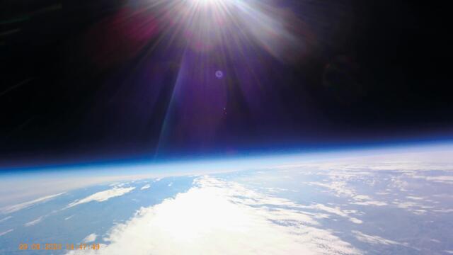 So sieht der Horizont in 35 Kilometern Höhe aus, foto­grafiert von der Sonde des Eckentaler ­Projekt-Seminars. Mehr Bilder gibt es online unter  | Foto: Privat