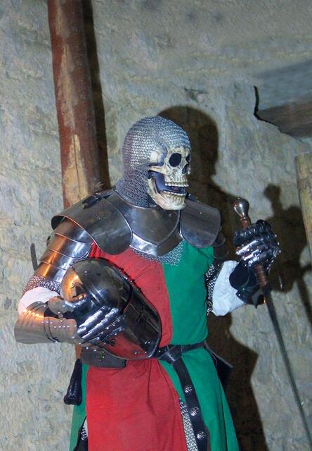 Die beiden Ritter unterhielten die Gäste zum Ende der Veranstaltung mit Balladen in der Stockwache. | Foto: Udo Schuster