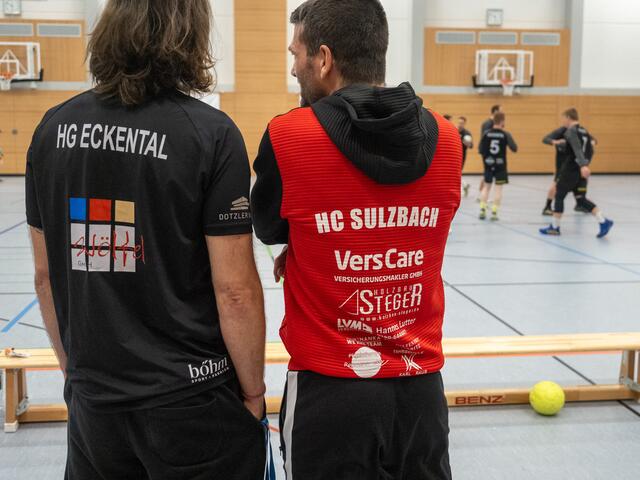 Handballer Normalität vor und nach dem Spiel | Foto: Stefan Schneider