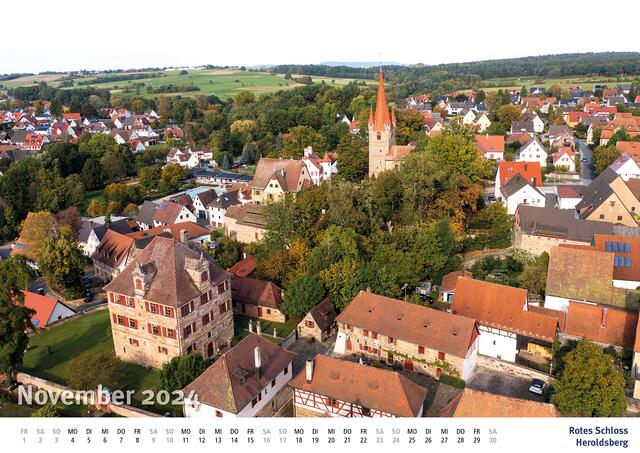 Rotes Schloss Heroldsberg: Erbaut 1489. Seither ist das Rote Schloss im Besitz von Nachfahren der 
Nürnberger Patrizierfamilie Geuder. Heute wird es von Familie Brunel-Geuder bewohnt. Im Schlosshof mit seiner einzigartigen Kulisse finden gelegentlich Konzerte statt.  | Foto: NOVUM Verlag und Werbung GmbH © Andreas Unbehaun