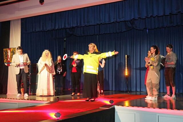 Als Schulweghelferin mit zwölf Jahren positiven Erfahrungen präsentierte Elke Deuerlein ihre wichtige Arbeit.
 | Foto: Uwe Rahner