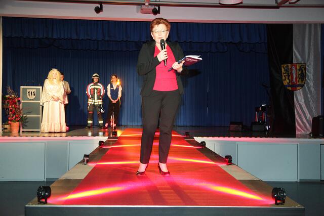 Gaby Werner repräsentierte den Chorgesang, die die 13 musikalischen Vereine in Eckental sowie insbesondere die in diesem Jahr 175 Jahre junge Liedertafel Eschenau. | Foto: Uwe Rahner