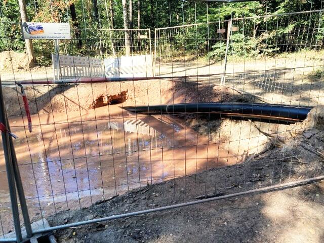 Spülbohrungsverfahren unter der Bahnlinie der Gräfenbergbahn. | Foto: SUN