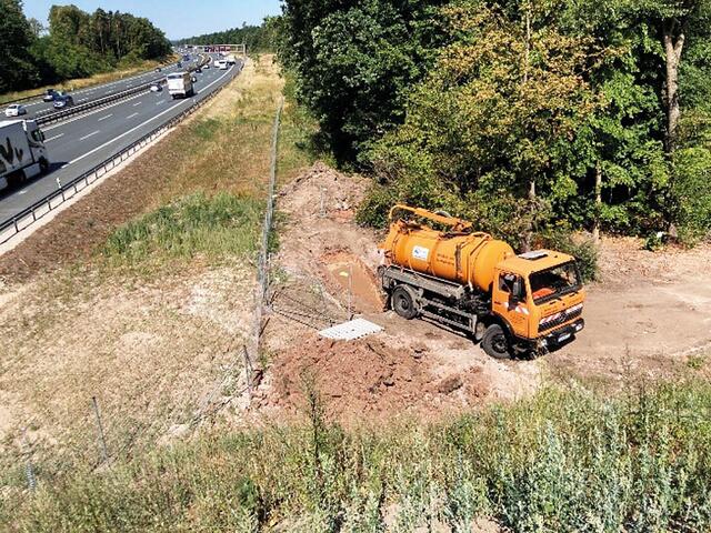 Spülbohrungsverfahren unter der Autobahn. | Foto: SUN
