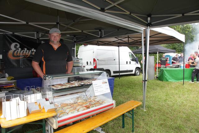 Auch frische deftige Genüsse waren bei den Besuchern willkommen. | Foto: Uwe Rahner