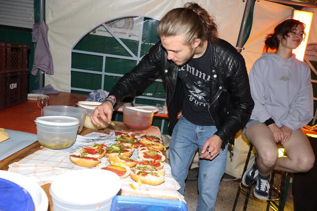 Das kulinarische Angebot war bis zum späten Abend vielfältig. | Foto: Kilian Unbehaun