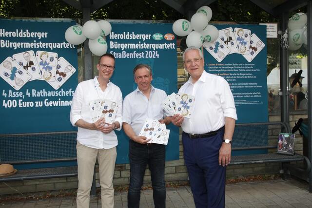 Innenminister Joachim Herrmann und Landrat Alexander Tritthart schauten in Heroldsberg vorbei – und freuten sich mit Bürgermeister Jan König (von rechts) über die Idee mit dem Bürgermeisterquartett. | Foto: Uwe Rahner