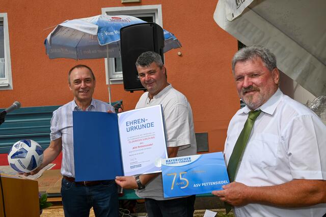 Herbert Ziegler (BFV), 1. Vors. Andreas Daut und 2. Vors. Georg Fischer | Foto: Berny Meyer