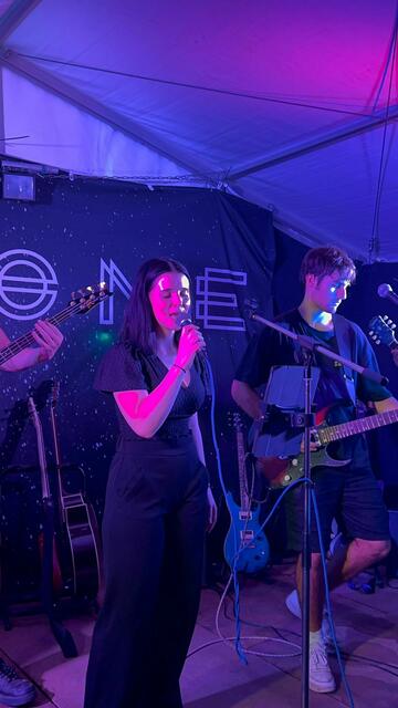 Annika Zens sorgt als gefühlvolle Sängerin für Gänsehautmomente.  | Foto: 4plus1