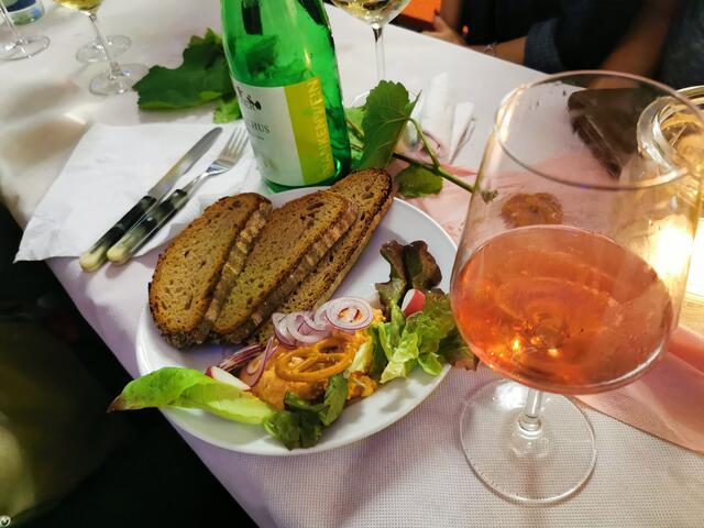 Obatzter und Wein - was will man mehr? 