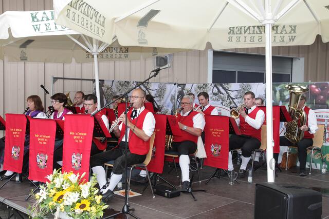 Auch in reduzierter Urlaubszeit-Besetzung ist das Orchester des Musik- und Trachtenvereins Igensdorf ein Garant für gute Musik. | Foto: Uwe Rahner