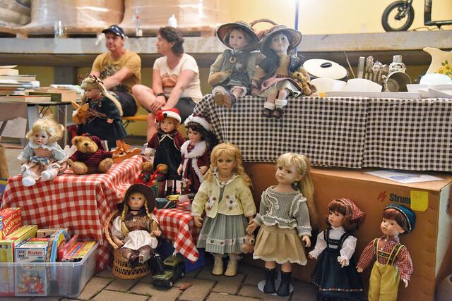 Bezaubernde Auswahl beim Flohmarkt. | Foto: Sabine Büssert