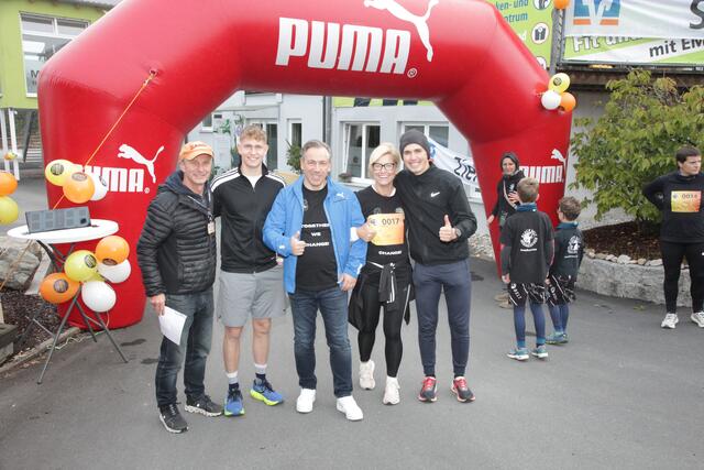 Zuversichtlich vor dem ersten Start: Julien Stylianou, Eckentals 1. Bürgermeisterin Ilse Dölle, Landrat Alexander Tritthart, Bastian Seitz und Unterstützer Markus Giegold. | Foto: Uwe Rahner