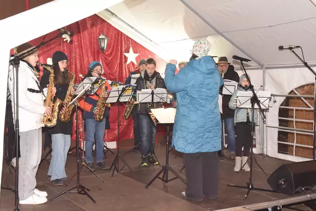 Die SaxophonIGS der Sing- und Musikschule Igensdorf mit Leiterin Sabine Fischer. | Foto: Sabine Büssert