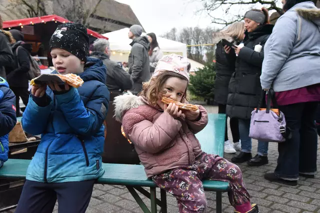 Die frischen Waffeln waren soooo gut. | Foto: Sabine Büssert