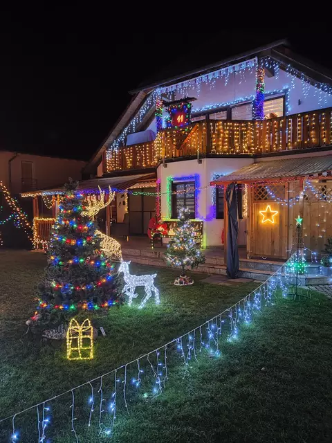 Das Lettner Weihnachtshaus lässt Kinderherzen jeden Alters höher schlagen. | Foto: Sandra Behringer