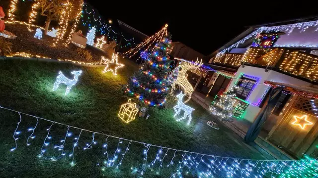 Nicht nur ein Weihnachtshaus, sondern vor allem auch ein beeindruckender Weihnachtsgarten. | Foto: Manuela Damster
