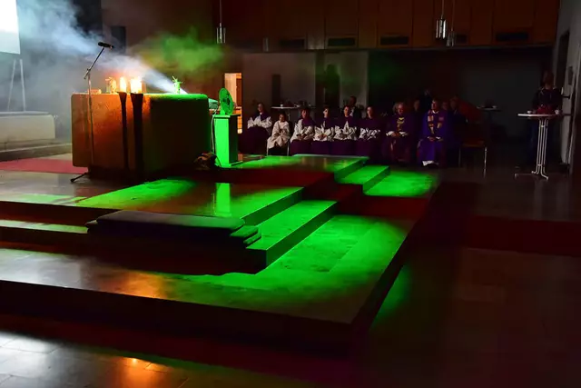 Lichtanlage malt in grün. | Foto: Reinhard Feiler