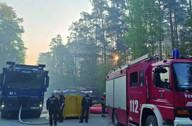 Vor Ort sind die Feuerwehren aus Kalchreuth, Heroldsberg und Forth im Einsatz. | Foto: Feuerwehr Forth