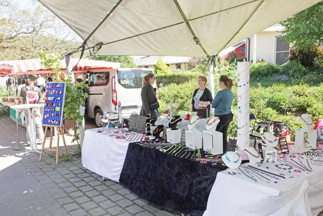 Filigraner Modeschmuck von „Die Kette” Martina Hempfling. | Foto: Uwe Rahner