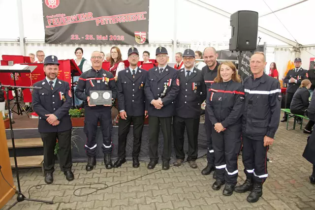 …und bekamen Dank-Geschenke mit auf den Weg. | Foto: Uwe Rahner