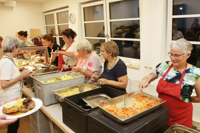 Die Festgesellschaft wurde beim offizellen Abend bestens bewirtet. | Foto: Uwe Rahner