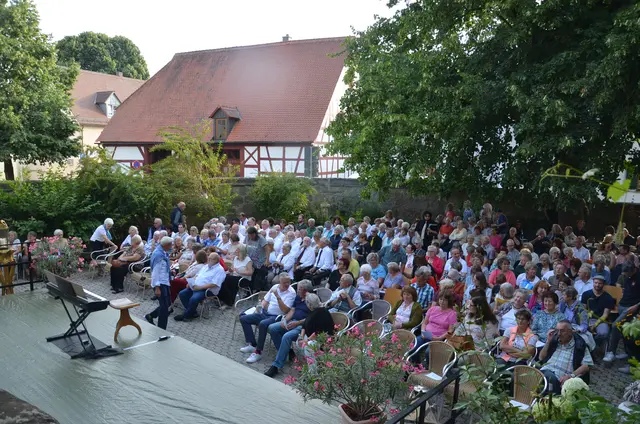 Eine Menge Konzertbesucher | Foto: Georg Heck