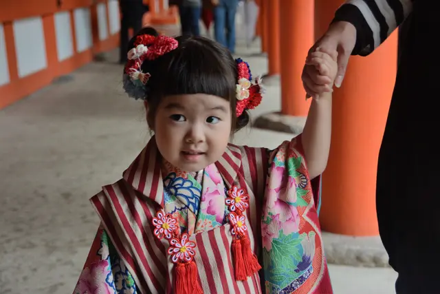 2017: Mädchen im traditionellen Kimono: "Bitte, lasst mich in FRIEDEN leben!" | Foto: Dr. Manfred Schildknecht