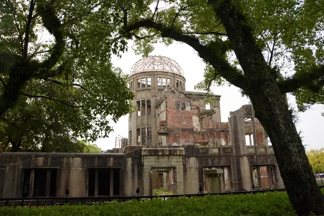 Hiroshima, Friedenspark: Friedensdenkmal für den ersten kriegerischen Einsatz einer Atombombe (UNESCO-Welterbe) | Foto: Dr. Manfred Schildknecht
