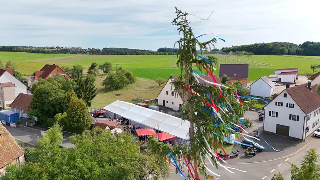 Nicht die größte Kirchweih im Landkreis aber sicher die gemütlichste. | Foto: Andreas Unbehaun