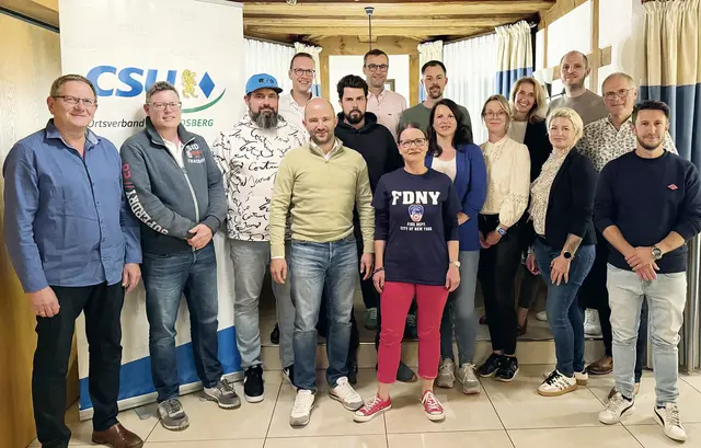 Ein Teil des Kandidatenteams vom CSU Ortsverband Heroldsberg für die Kommunalwahl zusammen mit Bürgermeister Jan König (4.v.li.)
 | Foto: Privat