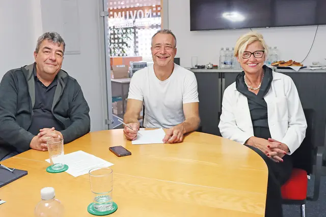 Eckentals Bürgermeisterin Ilse Dölle beim Gespräch mit Redakteur Uwe Rahner und Herausgeber Andreas Unbehaun (von rechts) in der wochenblatt-Redaktion. | Foto: Lena Säuberlich