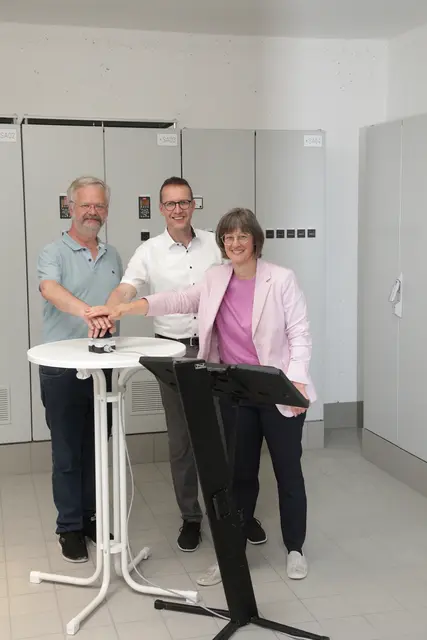 Von rechts: Britta Walthelm, Referentin für Umwelt und Gesundheit der Stadt Nürnberg und Erste Werkleiterin von SUN, Jan König, Erster Bürgermeister der Marktgemeinde Heroldsberg und Volker Nachtmann, Technischer Werkleiter von SUN. | Foto: Uwe Rahner