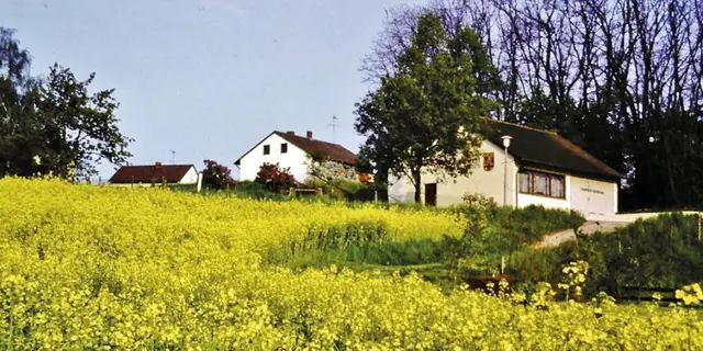 Das Feuerwehrhaus noch ohne Anbau 1983. | Foto: Heinz Wölfel