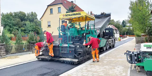 Die Fabrikstraße gilt als Modell für gleichberechtigtes, sicheres Miteinander aller Verkehrsteilnehmer 
im zentralen Ortsbild. | Foto: Privat