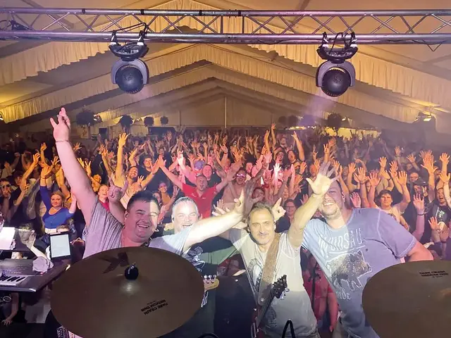 Am Freitagabend nach dem Bieranstich sorgen „The Moonlights“ (hier bei einer anderen Veranstaltung) im Forther Festzelt für Partystimmung. | Foto: Privat