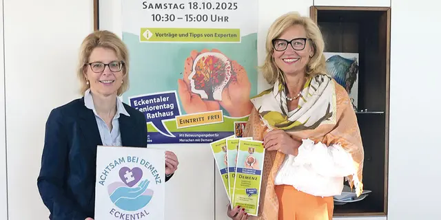 Koordinatorin Sylvia Steinbach und die Erste Bürgermeisterin Ilse Dölle setzen sich für die „demenzsensible Kommune“ Eckental ein. | Foto: Claudia Blöchl