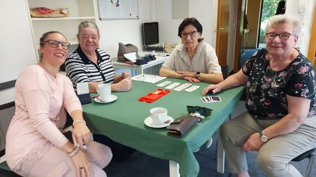Am Tag der offenen Tür konnte man sich das Bridge-Spiel mal anschauen. | Foto: Christa Asam