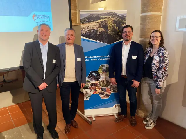 v. l. n. r.: Dr. Andreas Rösch, Wirtschaftsförderer des Landkreises Forchheim, Andreas Wenning, Geschäftsführer der Minderleinsmühle GmbH & Co. KG, Christian Ernst, Geschäftsführer der Baumüller Reparaturenwerke GmbH & Co. KG, Anna Niegel, Wirtschftsförderung Landkreis Forchheim | Foto: LRA Forchheim