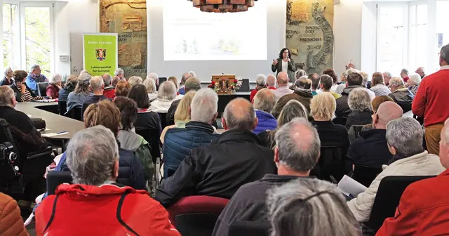 Referentin Dr. Christina Diehl war angenehm überrascht vom starken Zuspruch im Eckentaler Rathaus. | Foto: Uwe Rahner