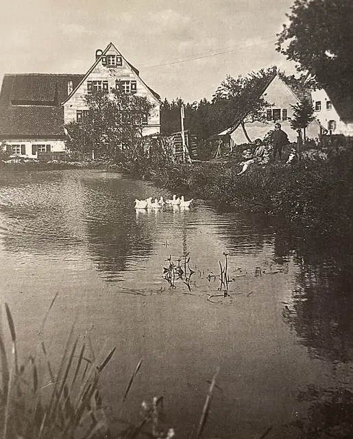 Das Foto der Hundsmühle aus den 30er Jahren stammt aus dem Fotoarchiv der Familie Holweg.